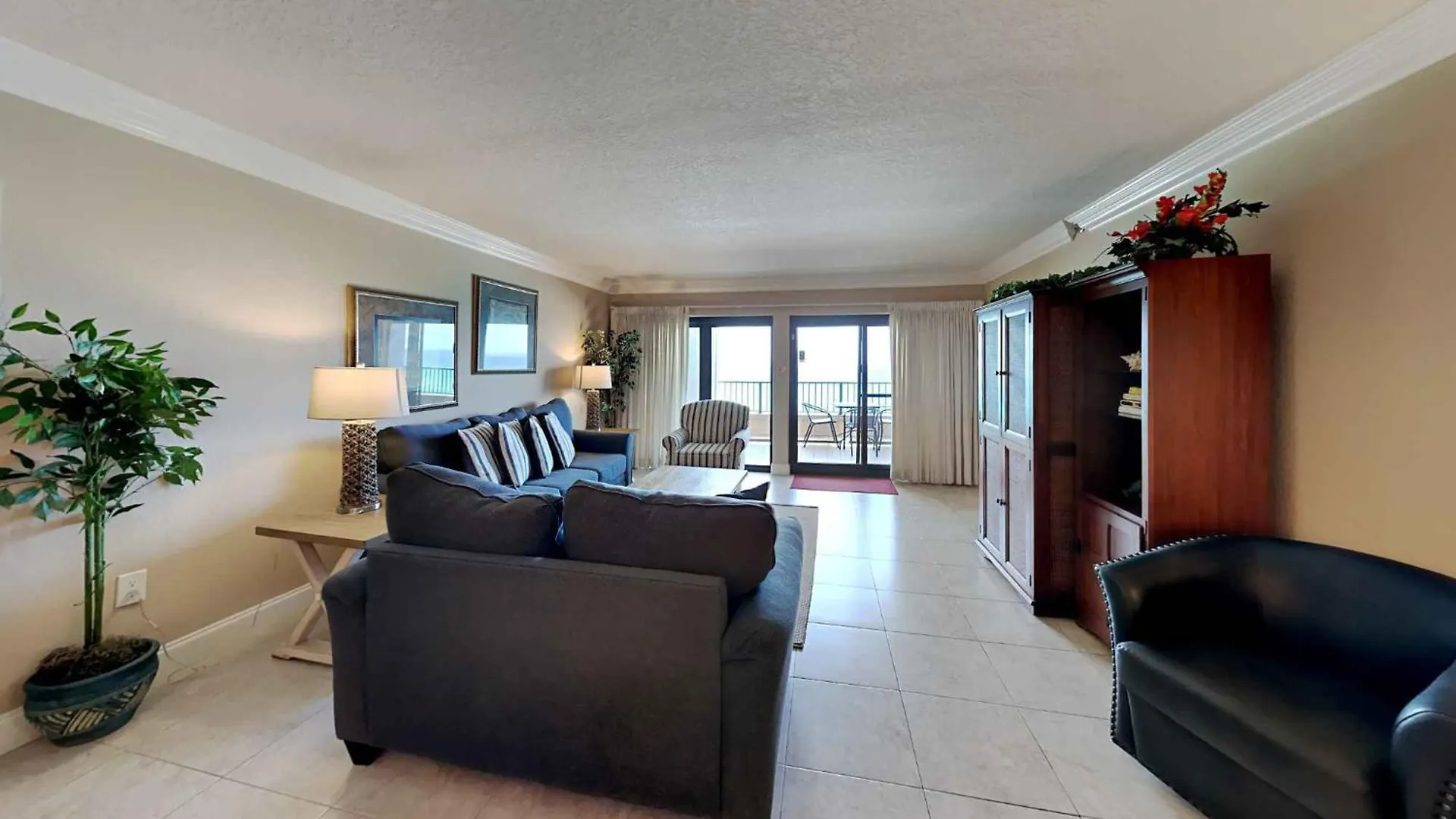 Beautiful In With Outdoor Swimming Pool And 2 Bedrooms