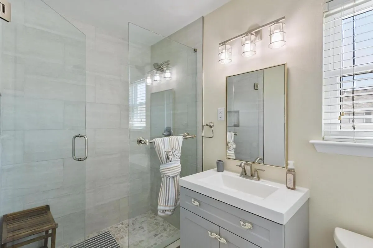 Secluded 2br-2ba - 5 Minute Walk To The Gulf Holiday home *