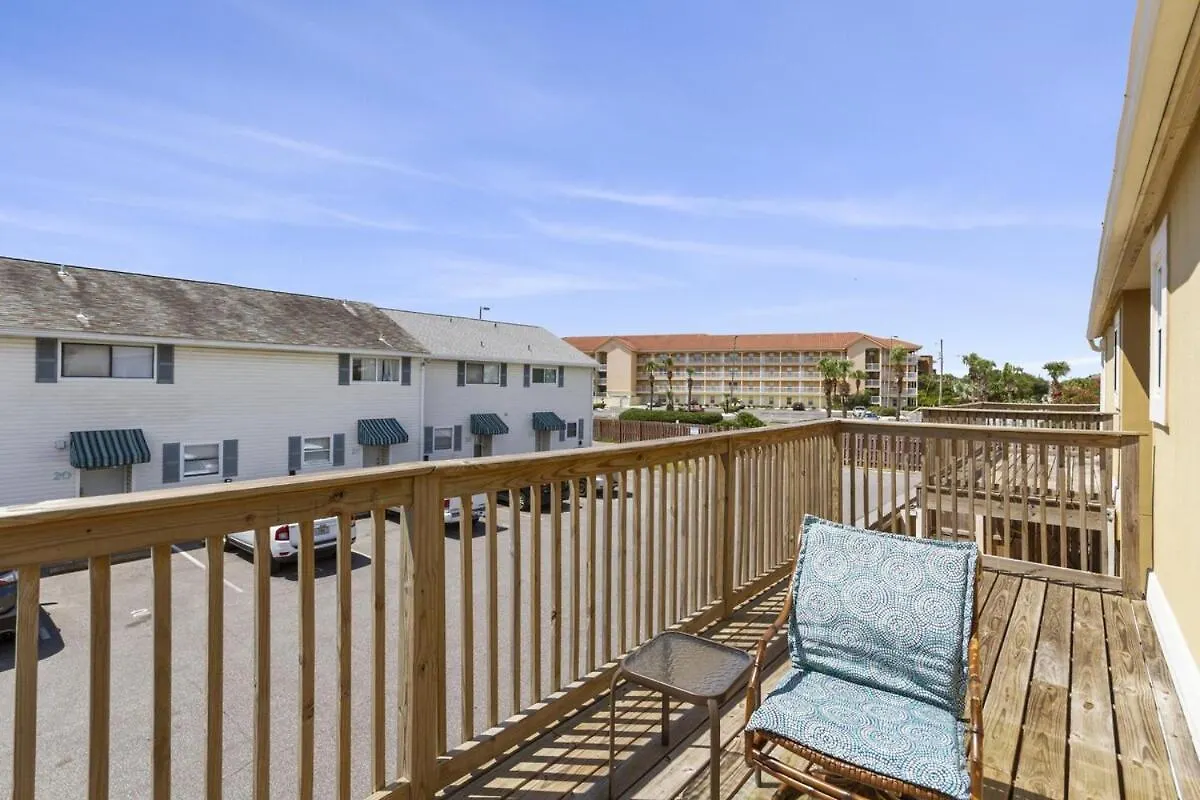 Secluded 2br-2ba - 5 Minute Walk To The Gulf Holiday home *