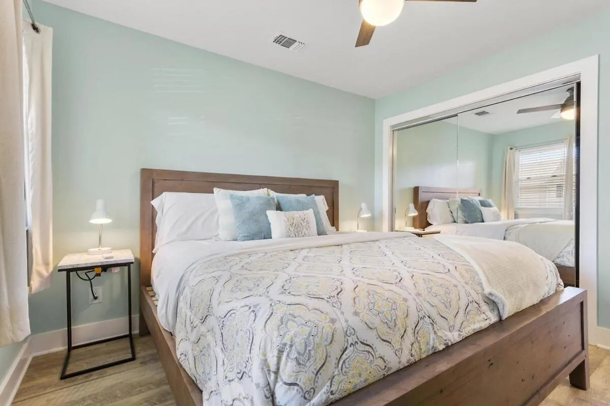 Secluded 2br-2ba - 5 Minute Walk To The Gulf Holiday home Destin