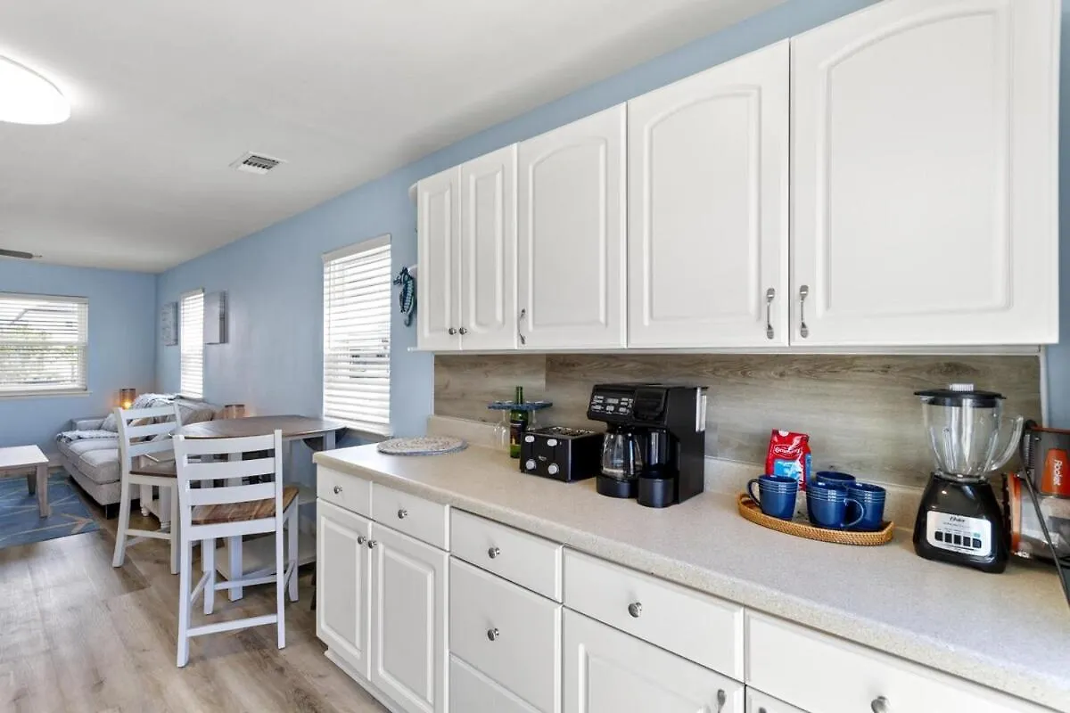 Secluded 2br-2ba - 5 Minute Walk To The Gulf *