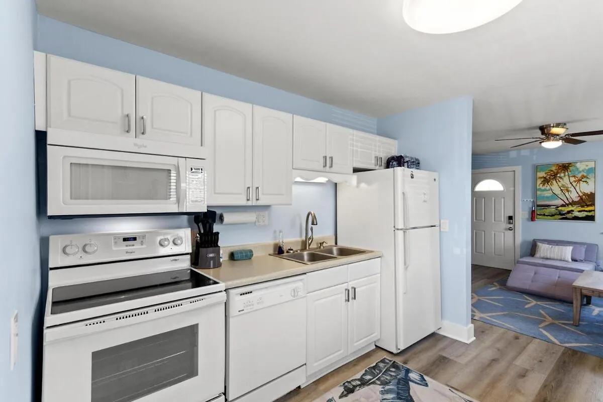 Secluded 2br-2ba - 5 Minute Walk To The Gulf Holiday home