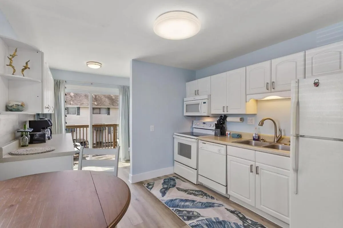 Secluded 2br-2ba - 5 Minute Walk To The Gulf Holiday home