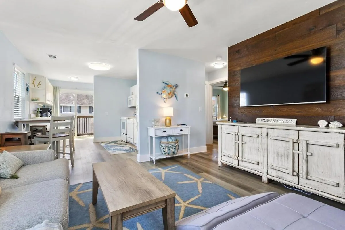 Holiday home Secluded 2br-2ba - 5 Minute Walk To The Gulf *