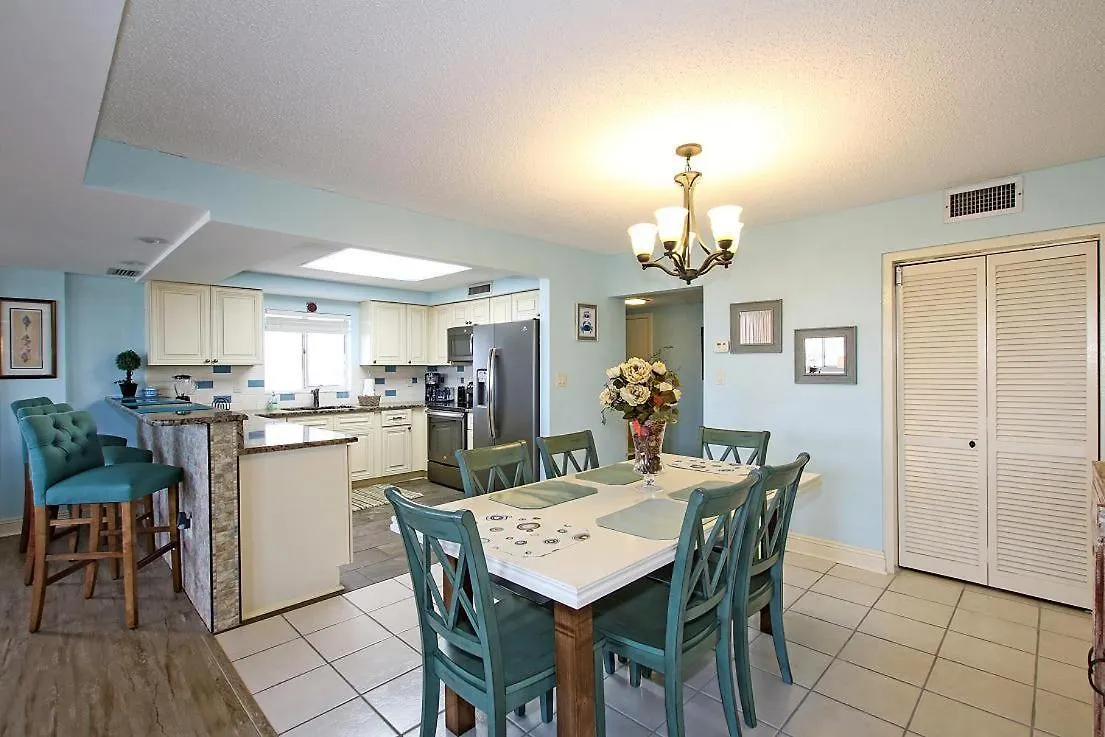 3061 - Cozy Three Bedroom Vacation Holiday home