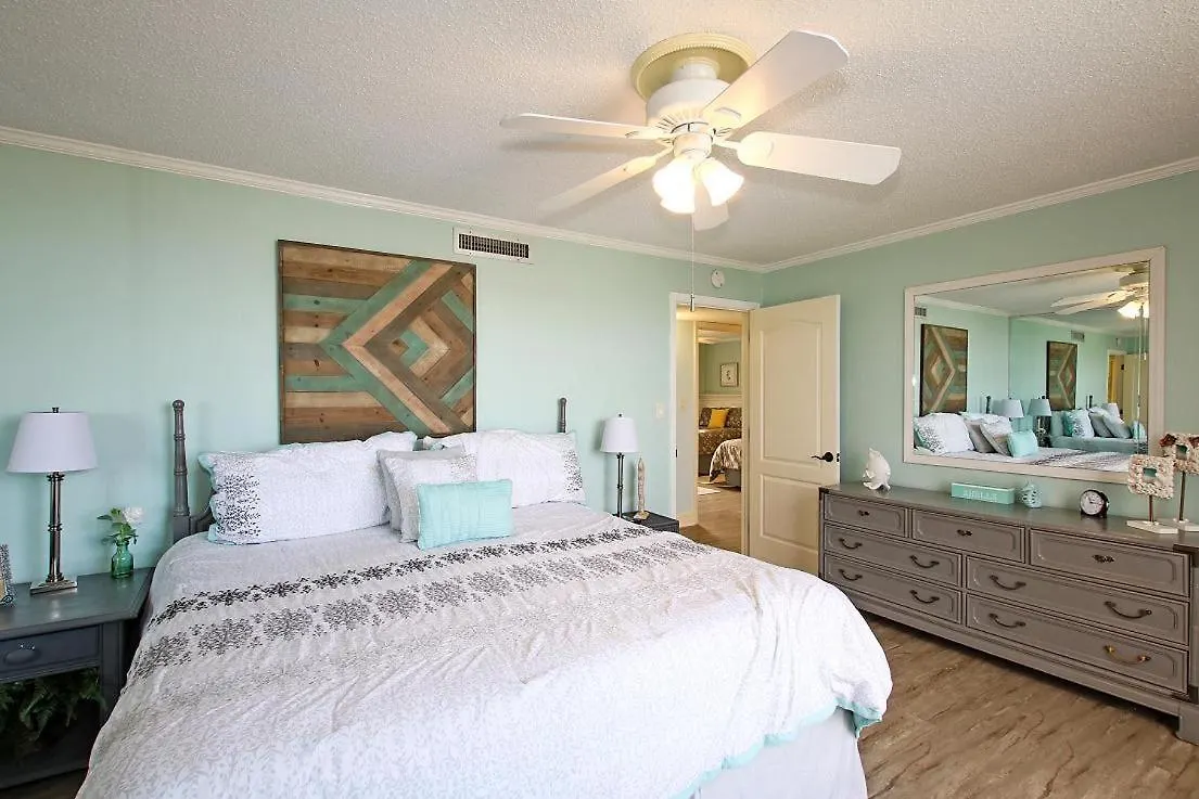 3061 - Cozy Three Bedroom Vacation Holiday home