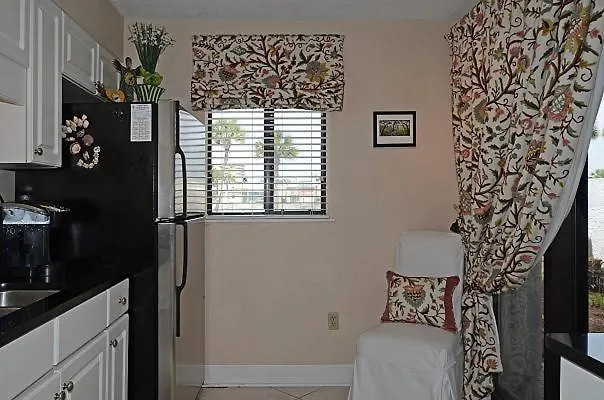 4-10 Shoreline Towers- Free Setup Destin