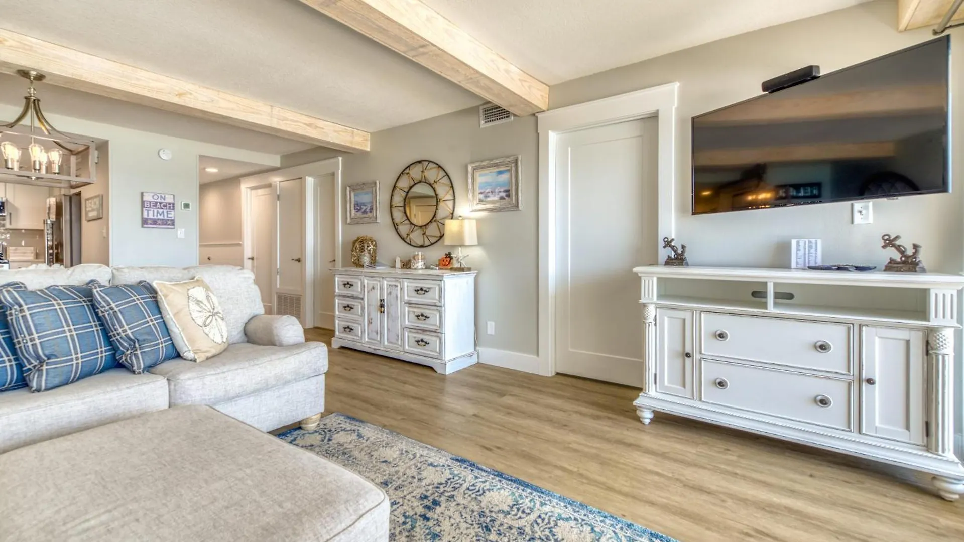 House C301 - Beachfront With Pool, Wifi, & Service Apartment