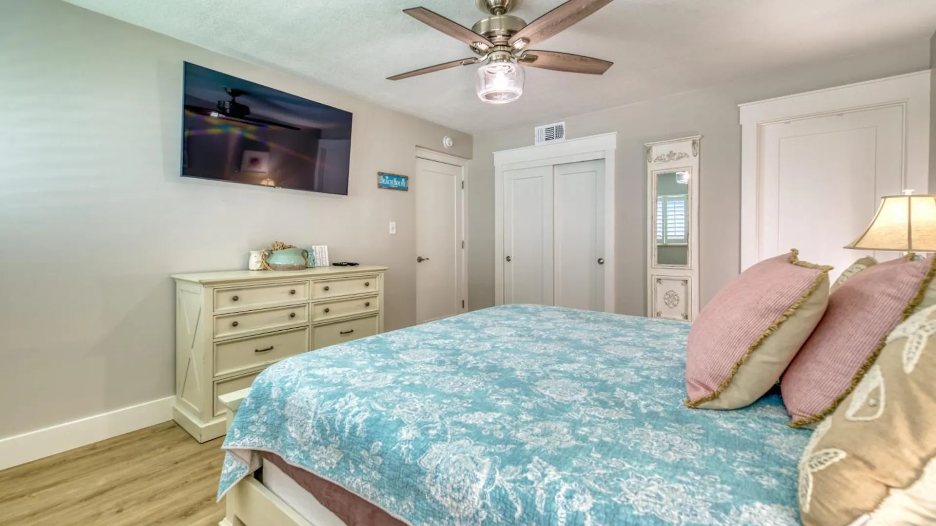 House C301 - Beachfront With Pool, Wifi, & Service Apartment Destin