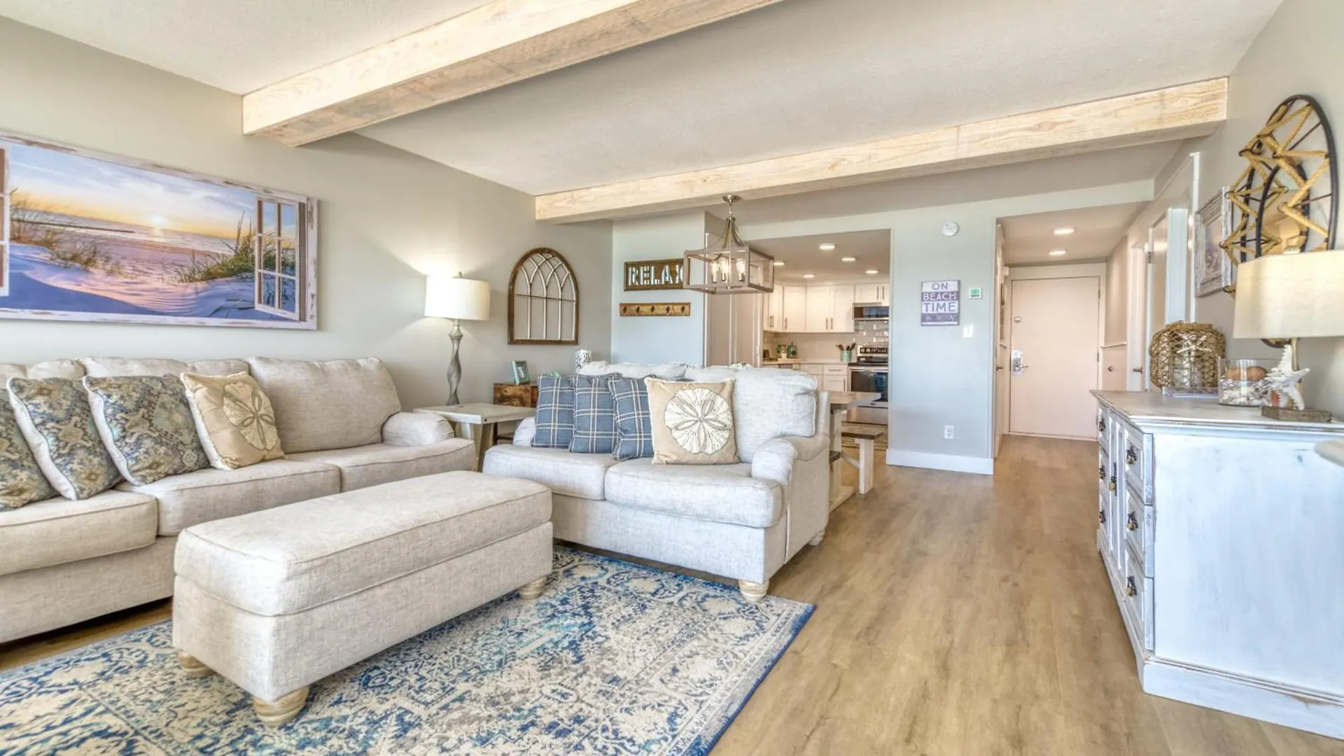 Apartment House C301 - Beachfront With Pool, Wifi, & Service
