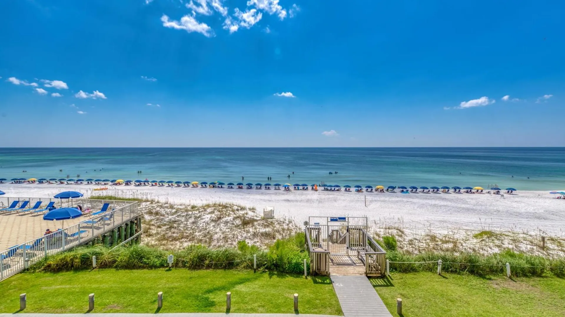 Apartment House C301 - Beachfront With Pool, Wifi, & Service *