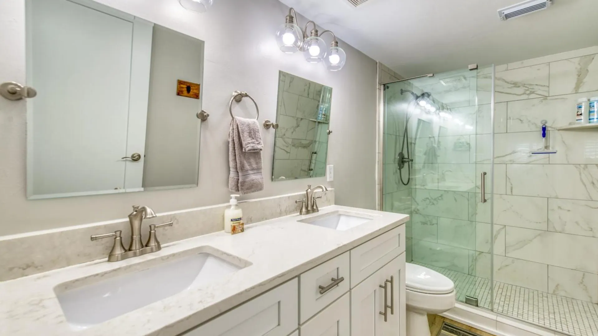 Apartment House C301 - Beachfront With Pool, Wifi, & Service