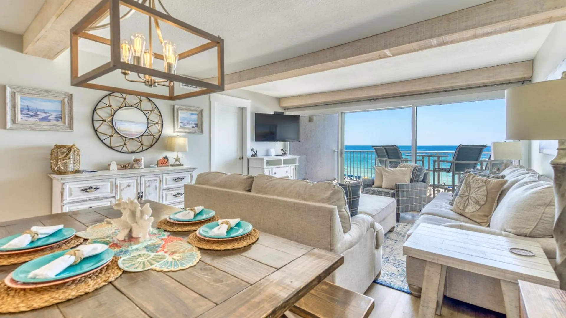 Apartment House C301 - Beachfront With Pool, Wifi, & Service *