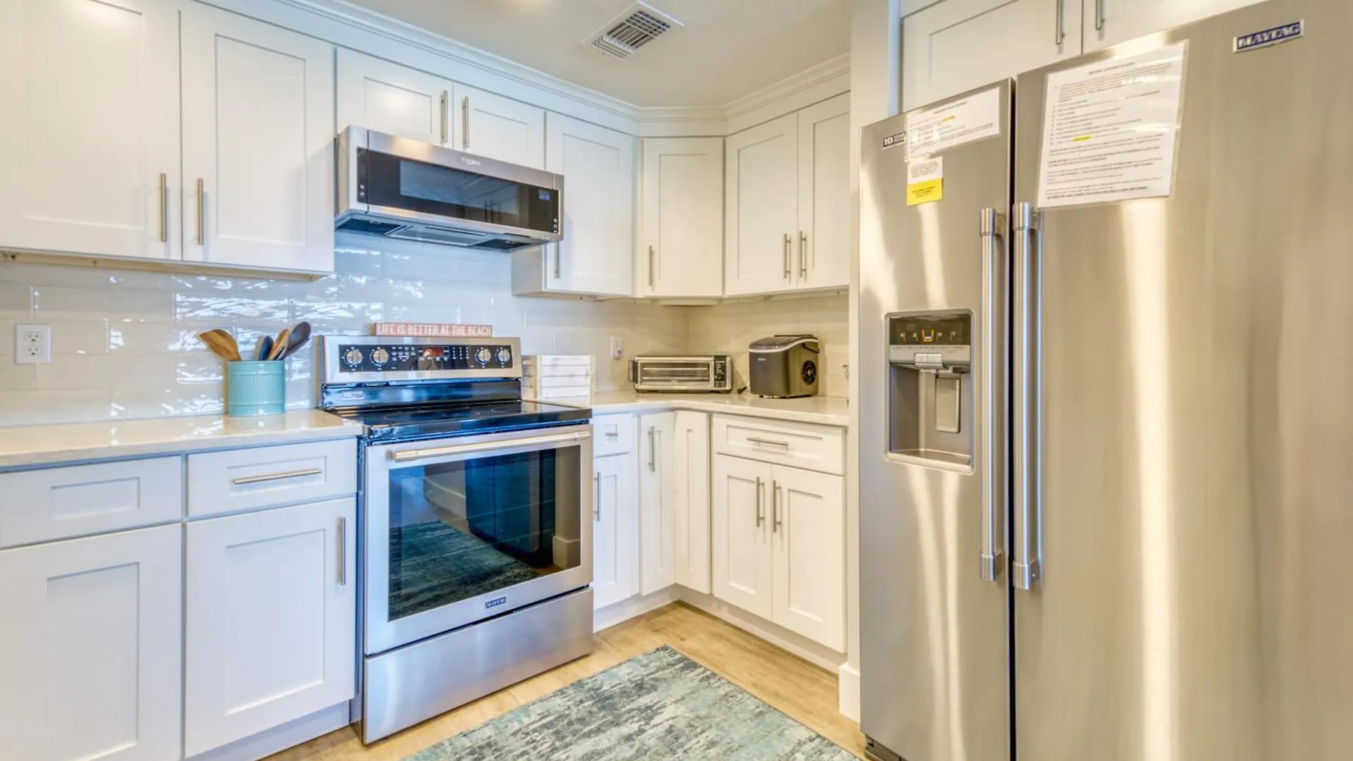 Apartment House C301 - Beachfront With Pool, Wifi, & Service