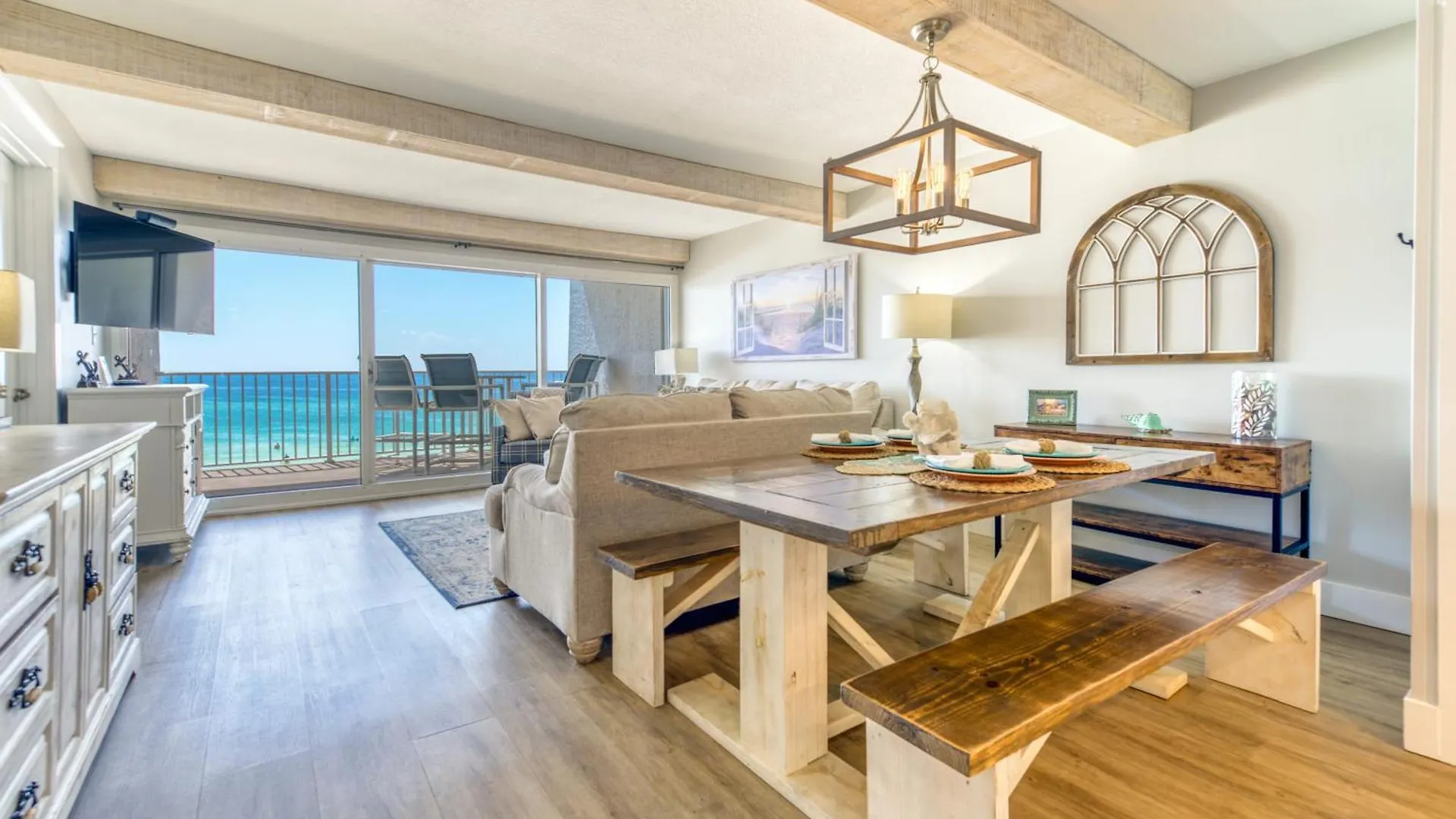 Apartment House C301 - Beachfront With Pool, Wifi, & Service *