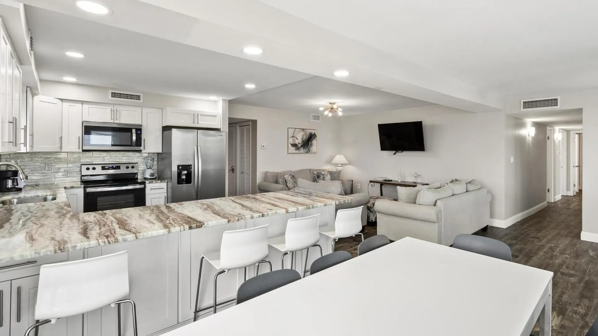 3031 Free Setup 2024 Shoreline Towers Holiday home *