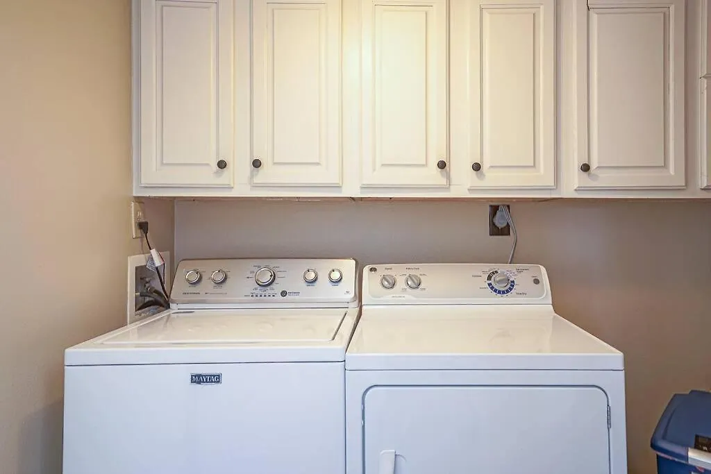Holiday home Charming Townhome Shoreline Towers Short Walk To The And Pool *