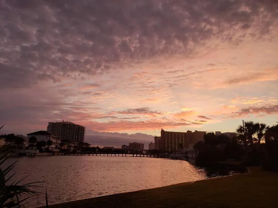 Charming Townhome Shoreline Towers Short Walk To The And Pool Holiday home Destin
