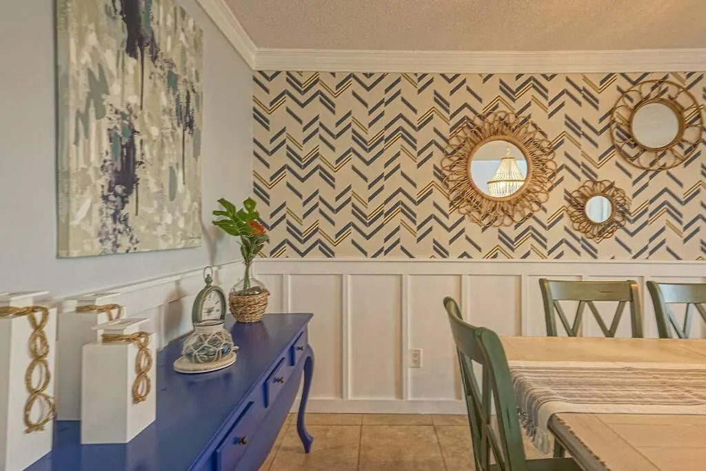 Charming Townhome Shoreline Towers Short Walk To The And Pool Holiday home *