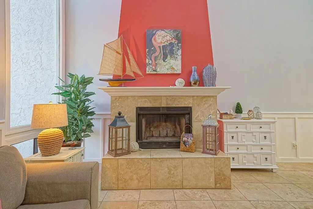 Holiday home Charming Townhome Shoreline Towers Short Walk To The And Pool Destin