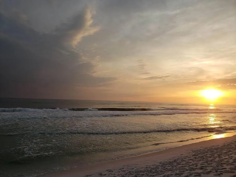 Charming Townhome Shoreline Towers Short Walk To The And Pool Destin