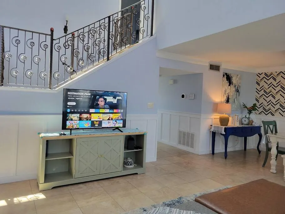 Charming Townhome Shoreline Towers Short Walk To The And Pool