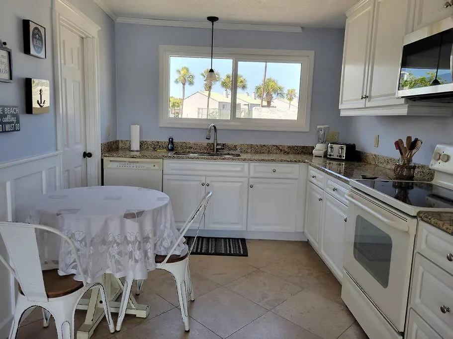 Charming Townhome Shoreline Towers Short Walk To The And Pool *