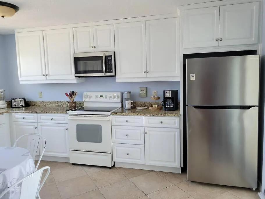 Holiday home Charming Townhome Shoreline Towers Short Walk To The And Pool Destin
