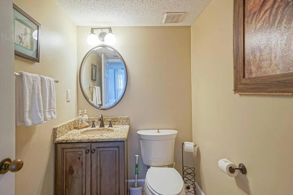 Charming Townhome Shoreline Towers Short Walk To The And Pool Destin