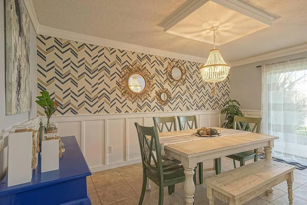 Charming Townhome Shoreline Towers Short Walk To The And Pool