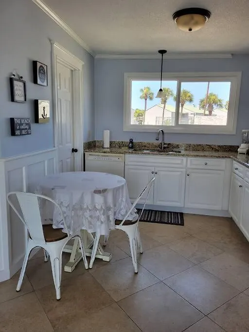 Charming Townhome Shoreline Towers Short Walk To The And Pool *