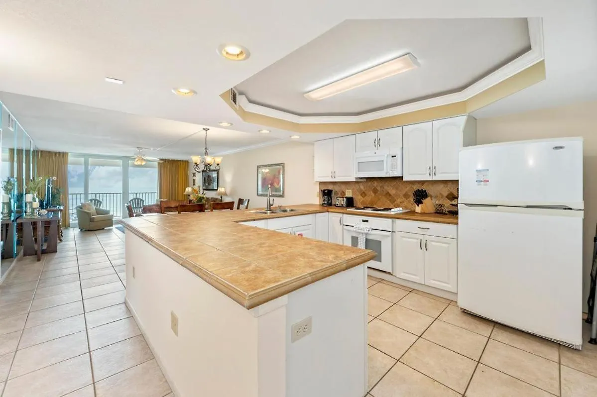 2054 Shoreline Towers Front Spacious With Open Balcony *