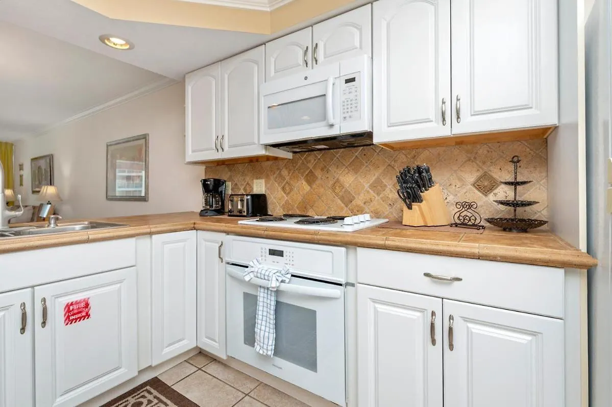 2054 Shoreline Towers Front Spacious With Open Balcony *