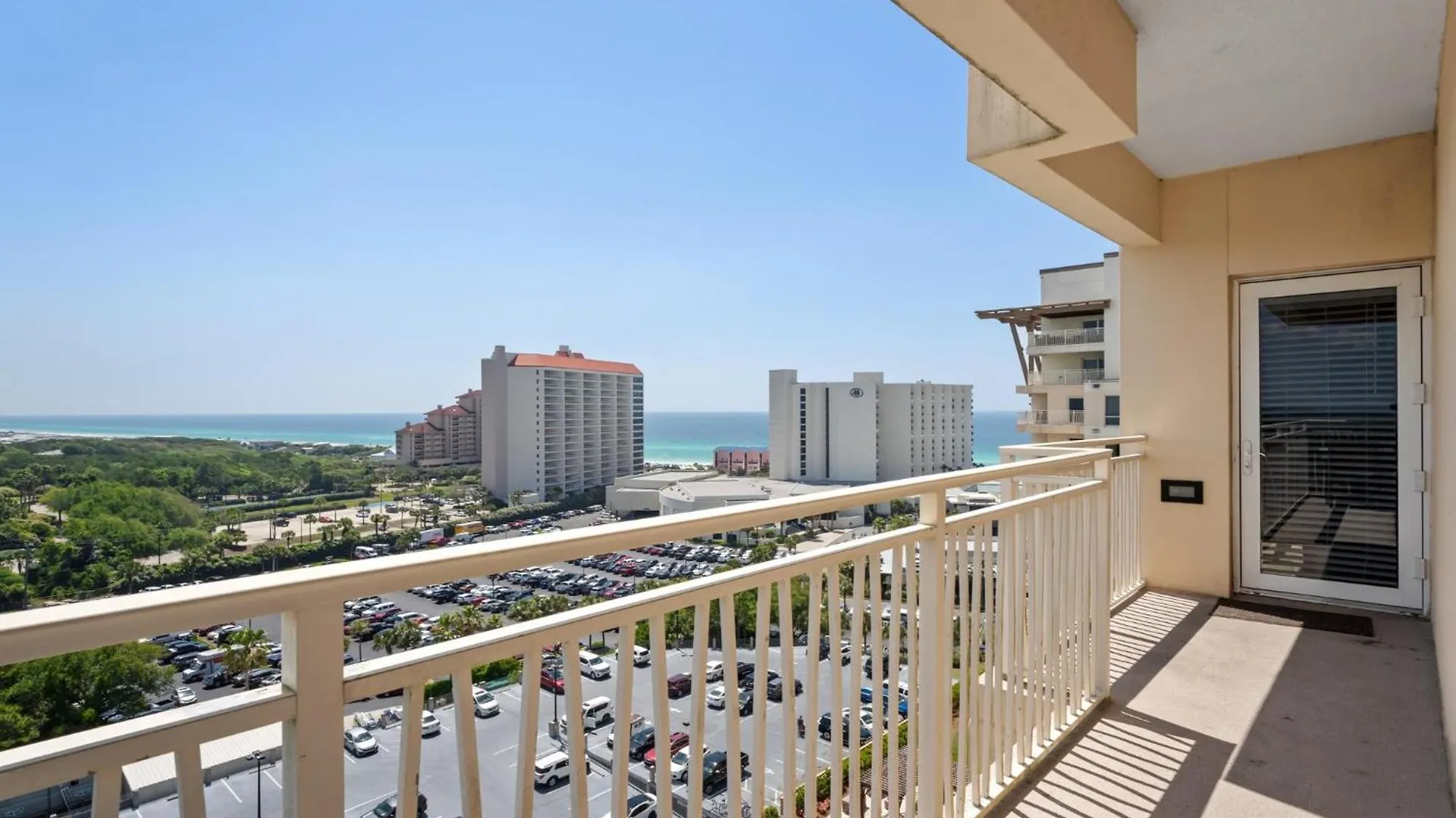 Luau I 7009 * Destin