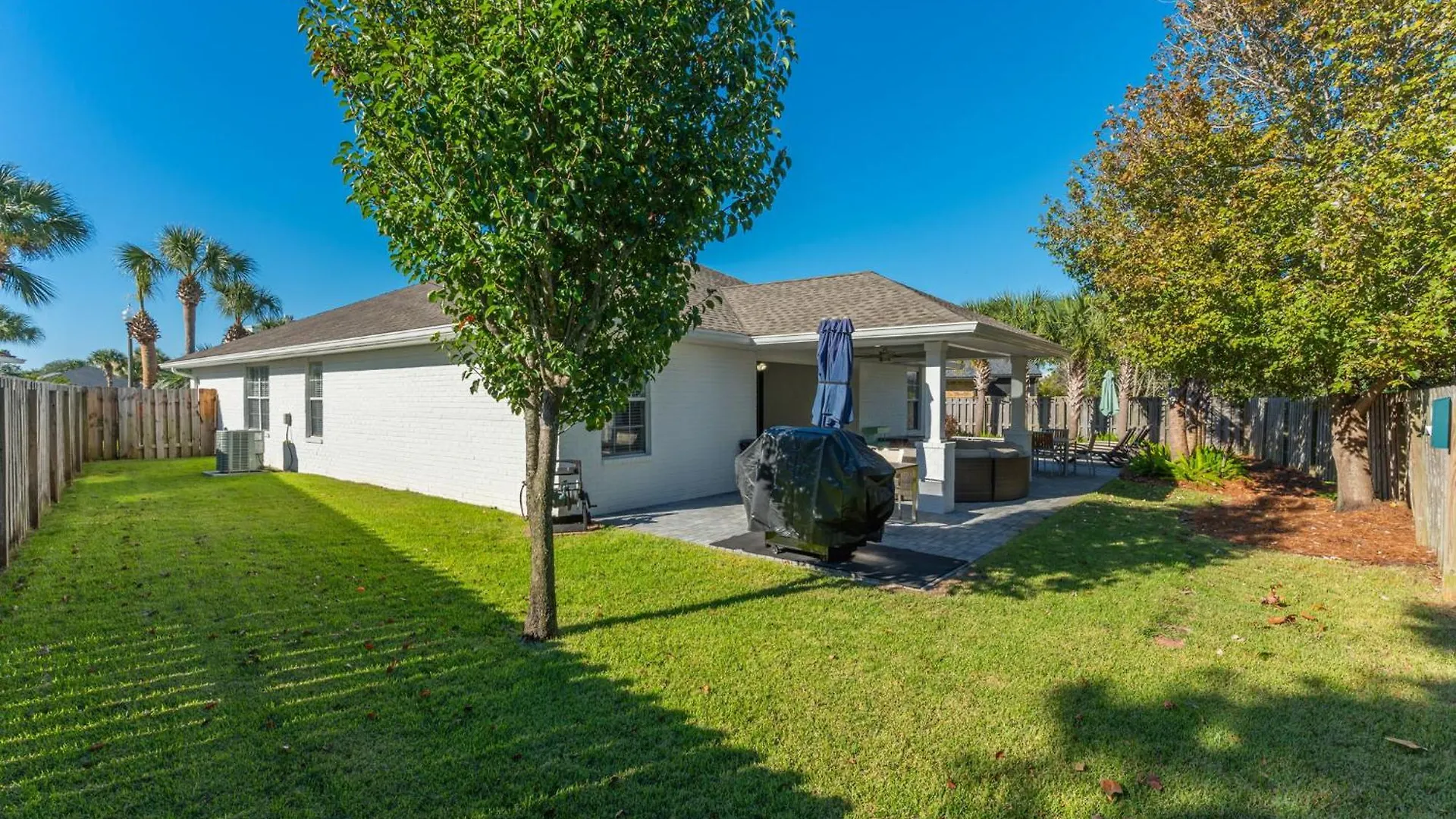 Beautiful Pet Friendly Home! New Tropical Pool, Opt Golf Cart And Pool Heat, Minutes To