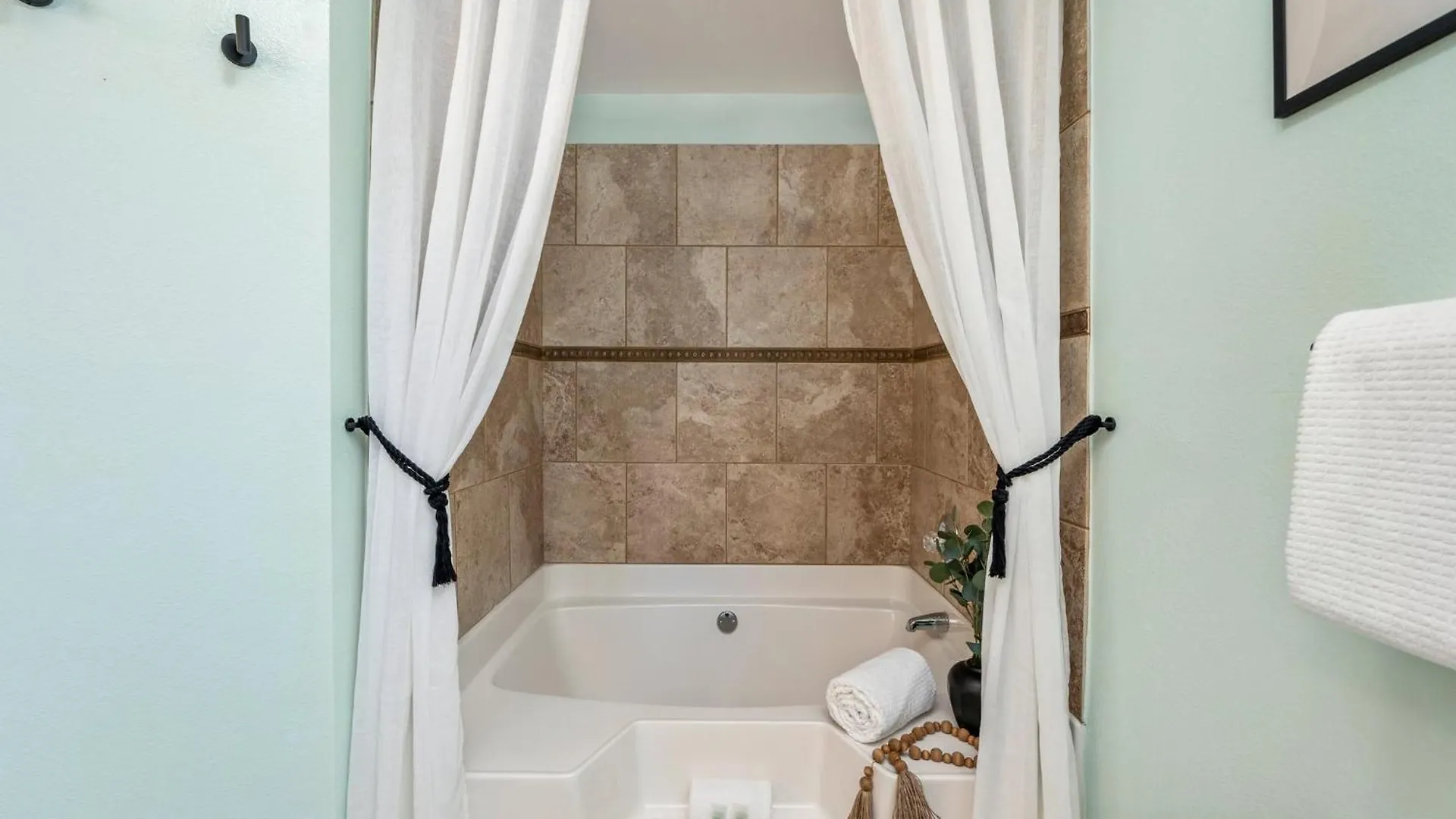 Beautiful Pet Friendly Home! New Tropical Pool, Opt Golf Cart And Pool Heat, Minutes To *