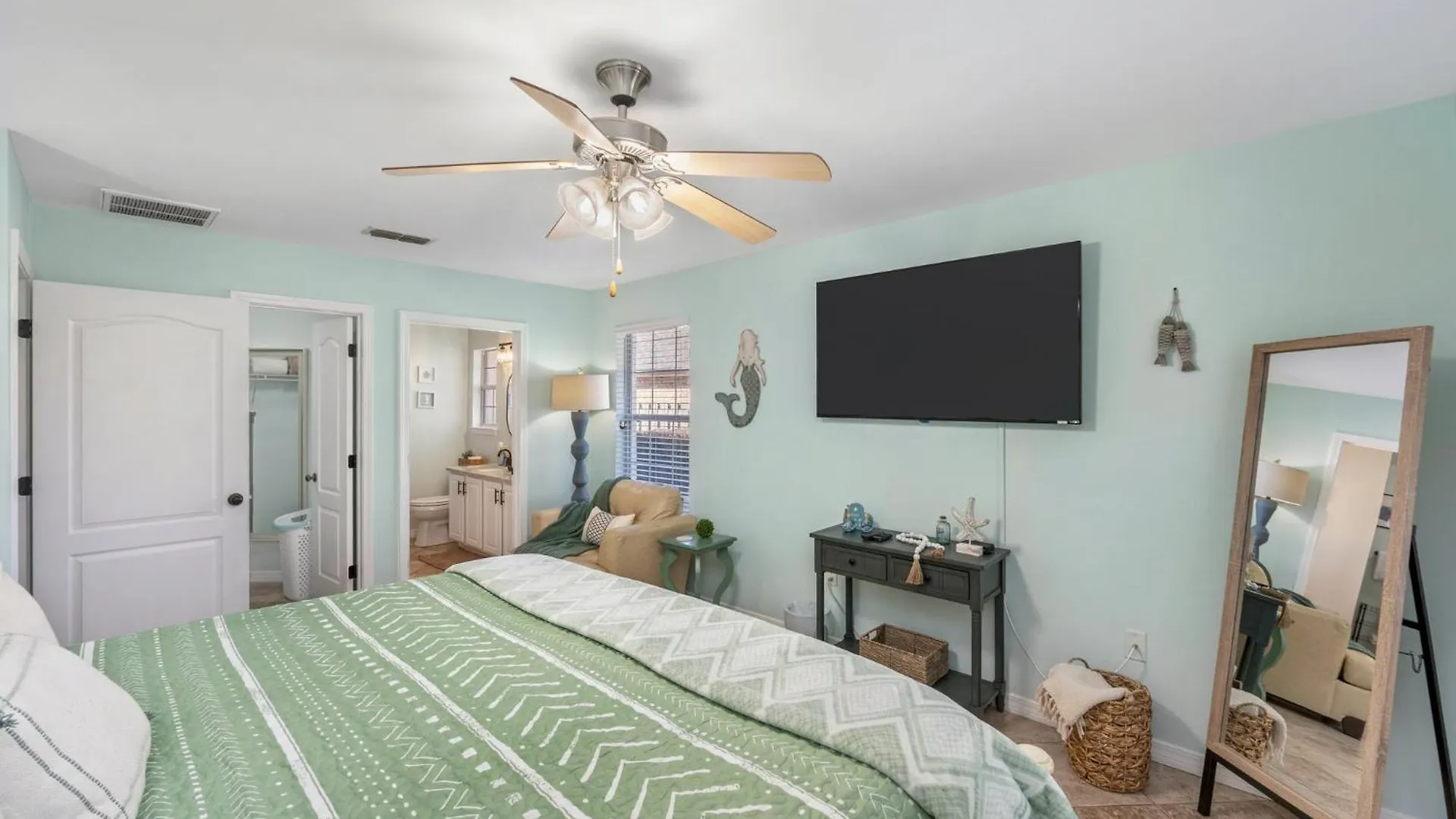 Holiday home Beautiful Pet Friendly Home! New Tropical Pool, Opt Golf Cart And Pool Heat, Minutes To