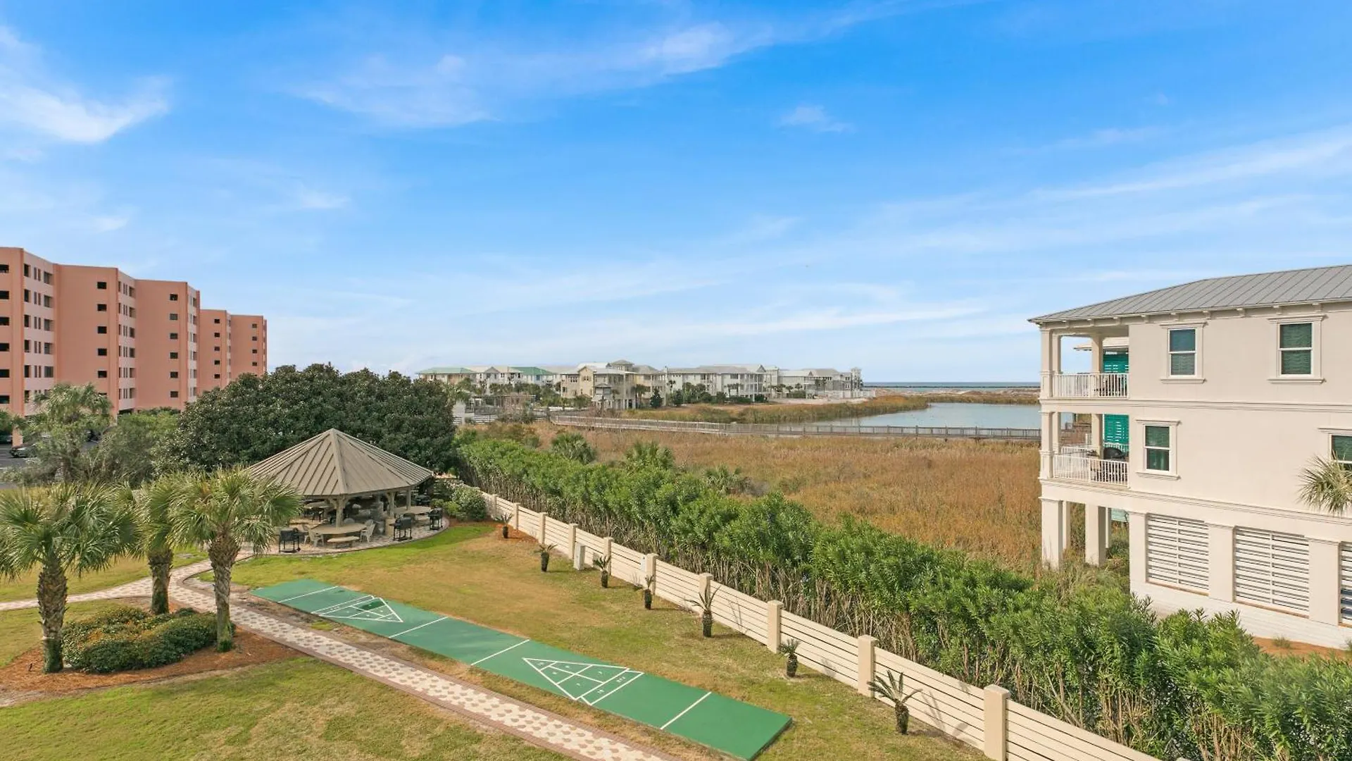Islander 318, Updated 2 Bedroom 2 Bath, Free Service Holiday home