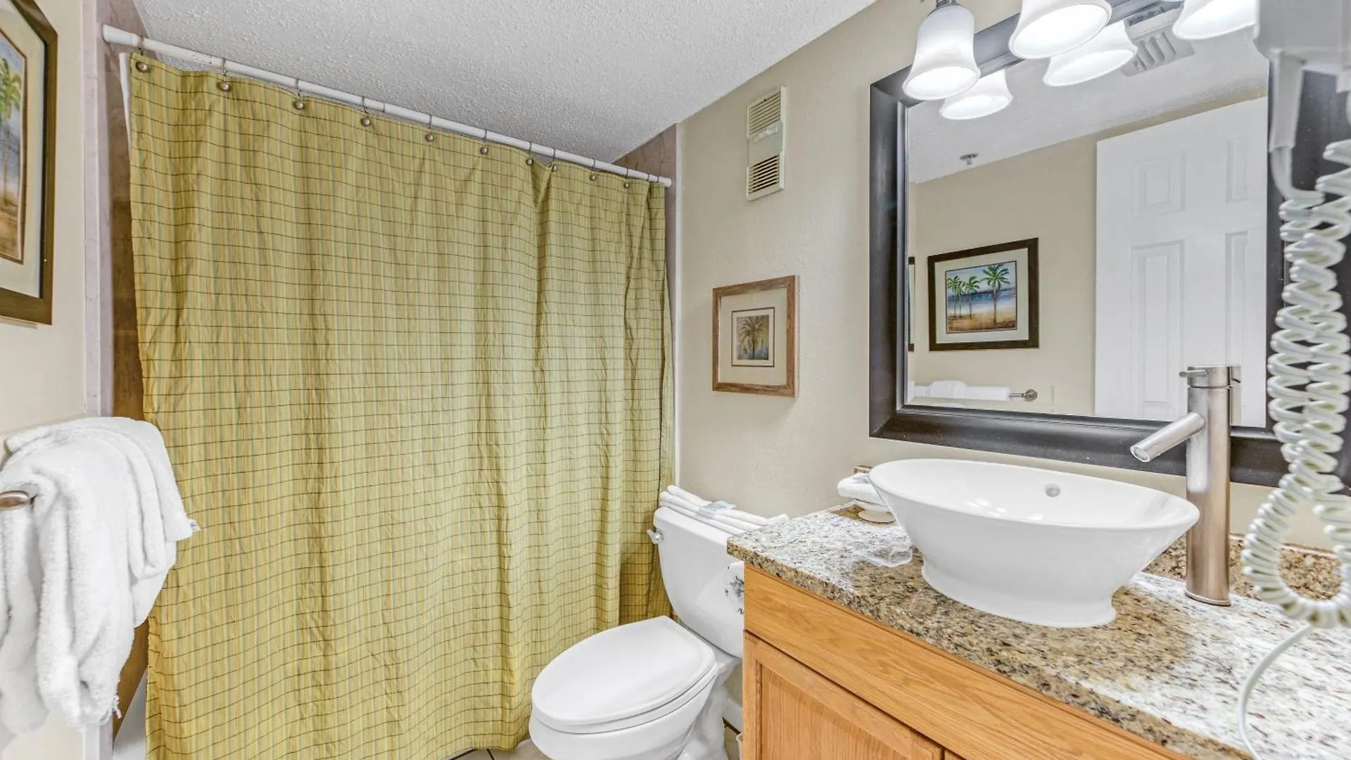 Islander 318, Updated 2 Bedroom 2 Bath, Free Service Holiday home