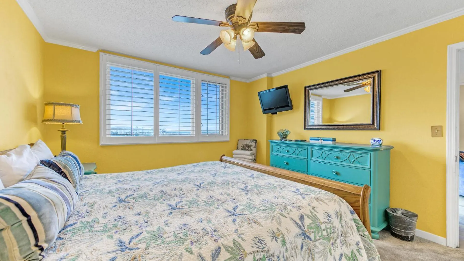 Islander 318, Updated 2 Bedroom 2 Bath, Free Service Holiday home *