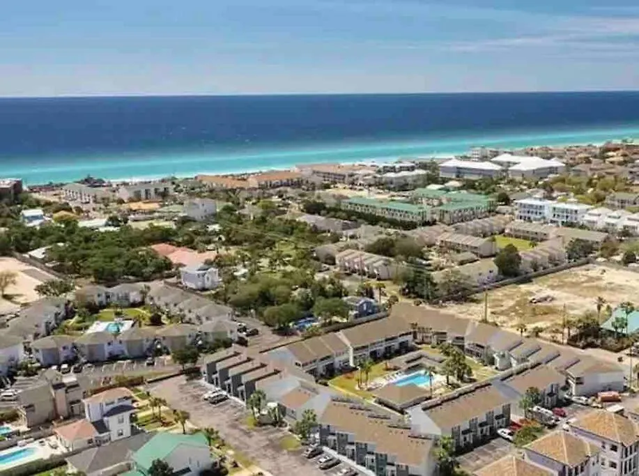 New Listing!!! 4 Min Walk To The Beach! *