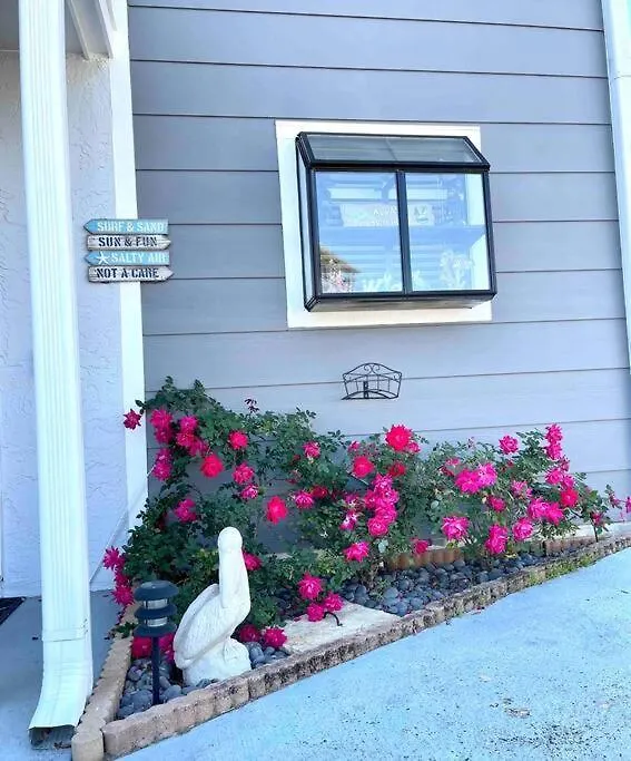 New Listing!!! 4 Min Walk To The Beach! Holiday home