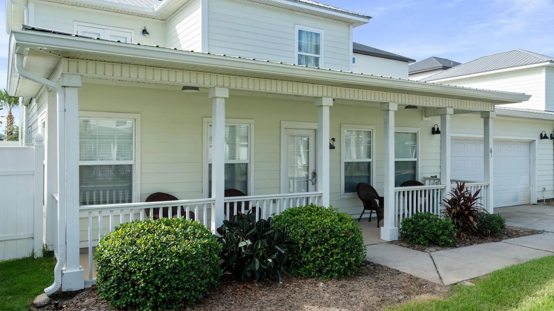 61 Batchelors Button * Destin