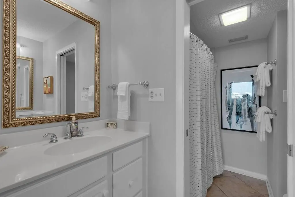 Holiday home Heated Pool, Steps To Beach, Great For Families Destin
