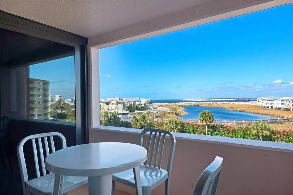 Heated Pool, Steps To Beach, Great For Families Holiday home