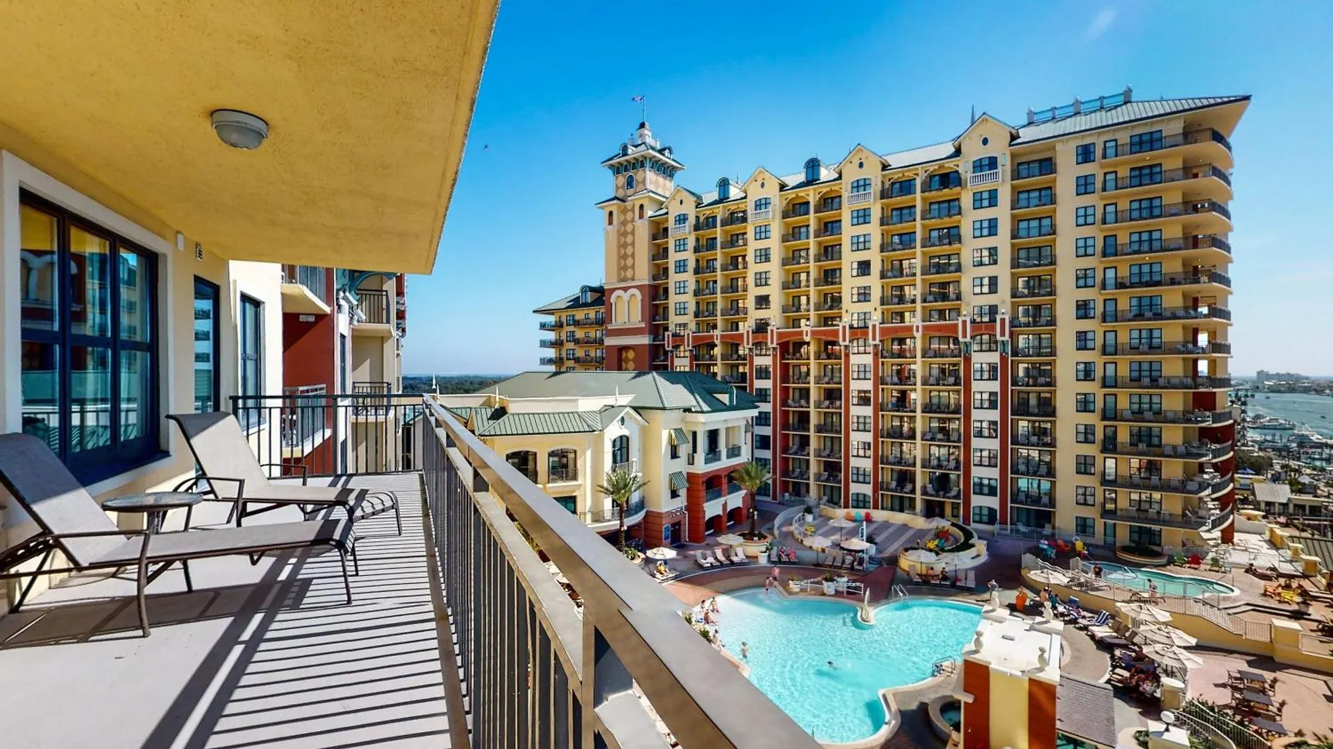 Emerald Grande W625 Apartment *