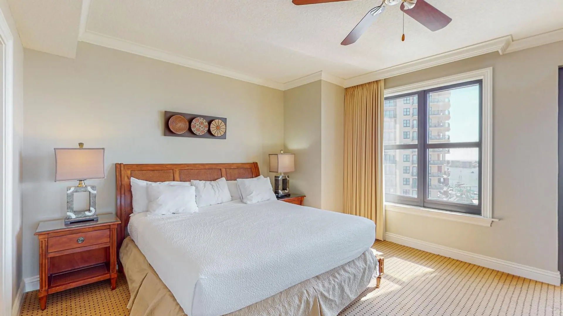 Emerald Grande W625 Apartment