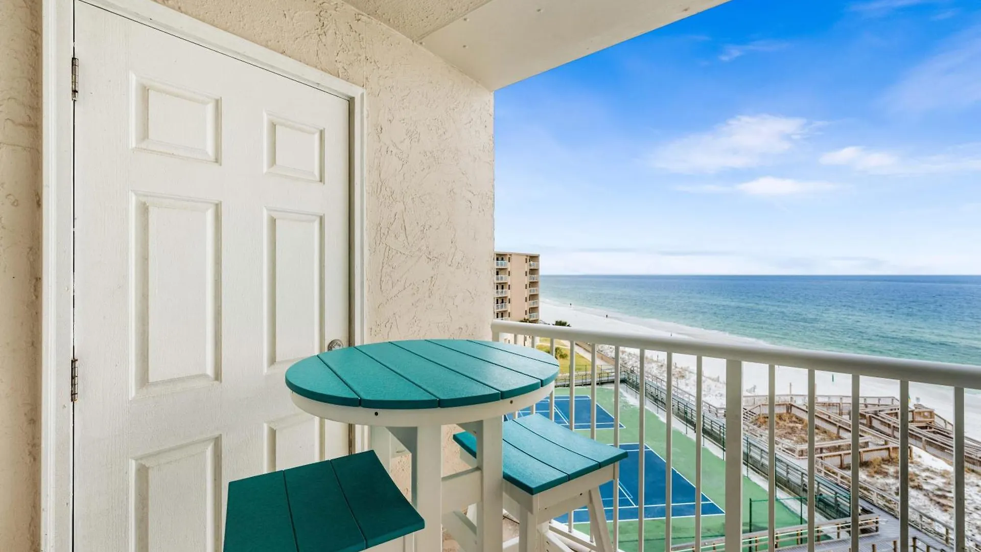 Surf And Racquet Unit 604