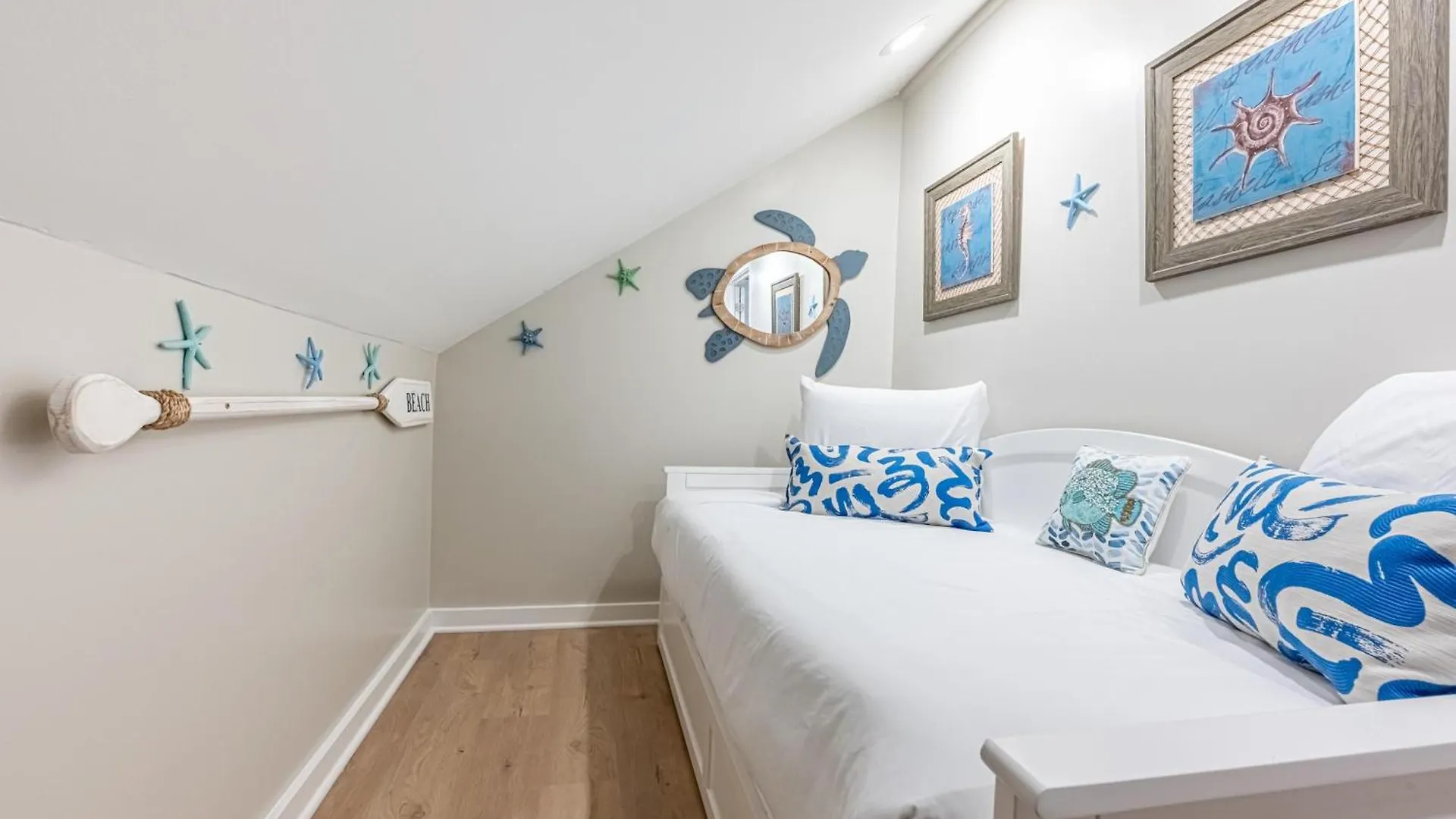 1328 Laurel Grove 'sea La Vie' Holiday home