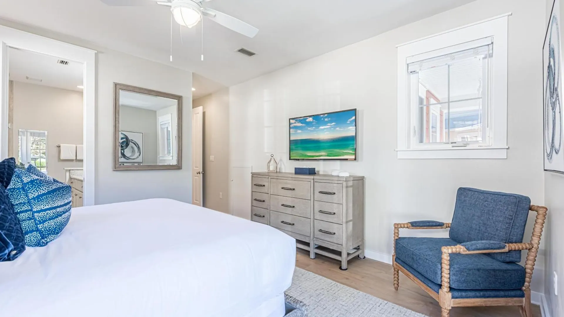 1328 Laurel Grove 'sea La Vie'